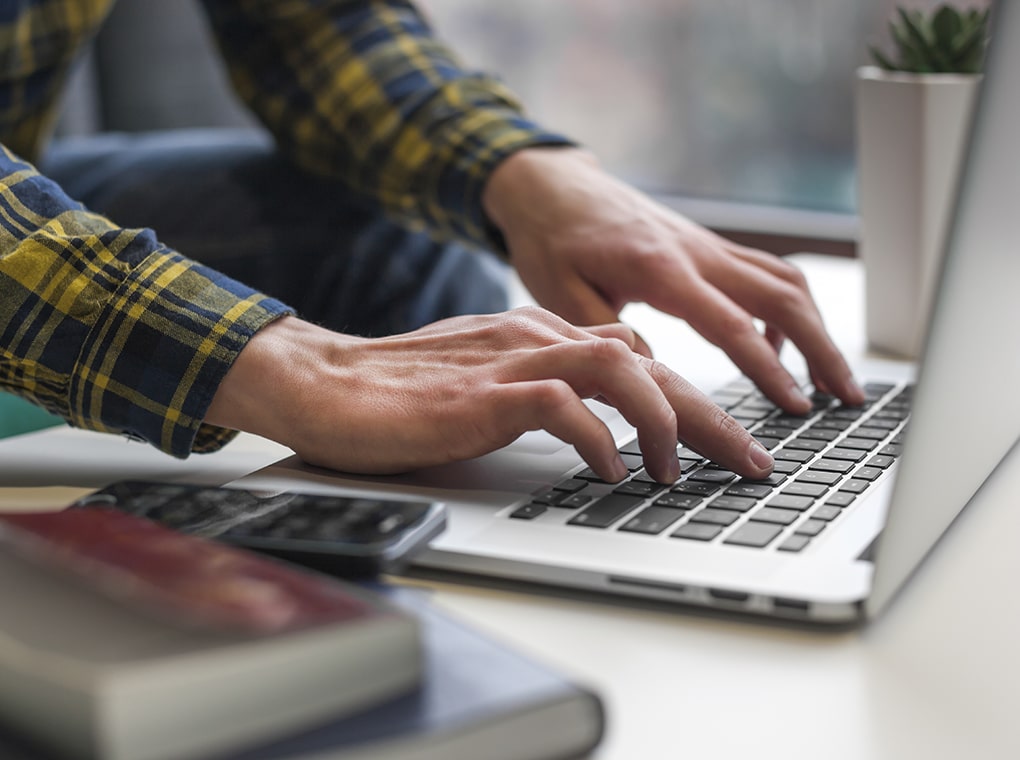 man,hands,working,on,laptop