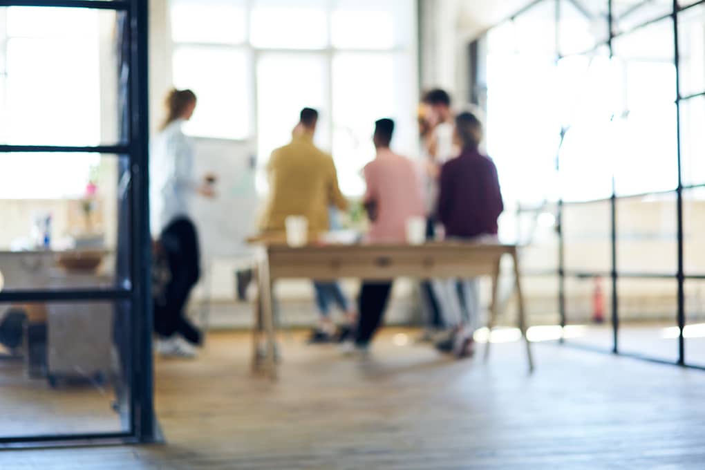 blurred,image,,people,silhouette,collaborating,in,office,interior.,defocused,space